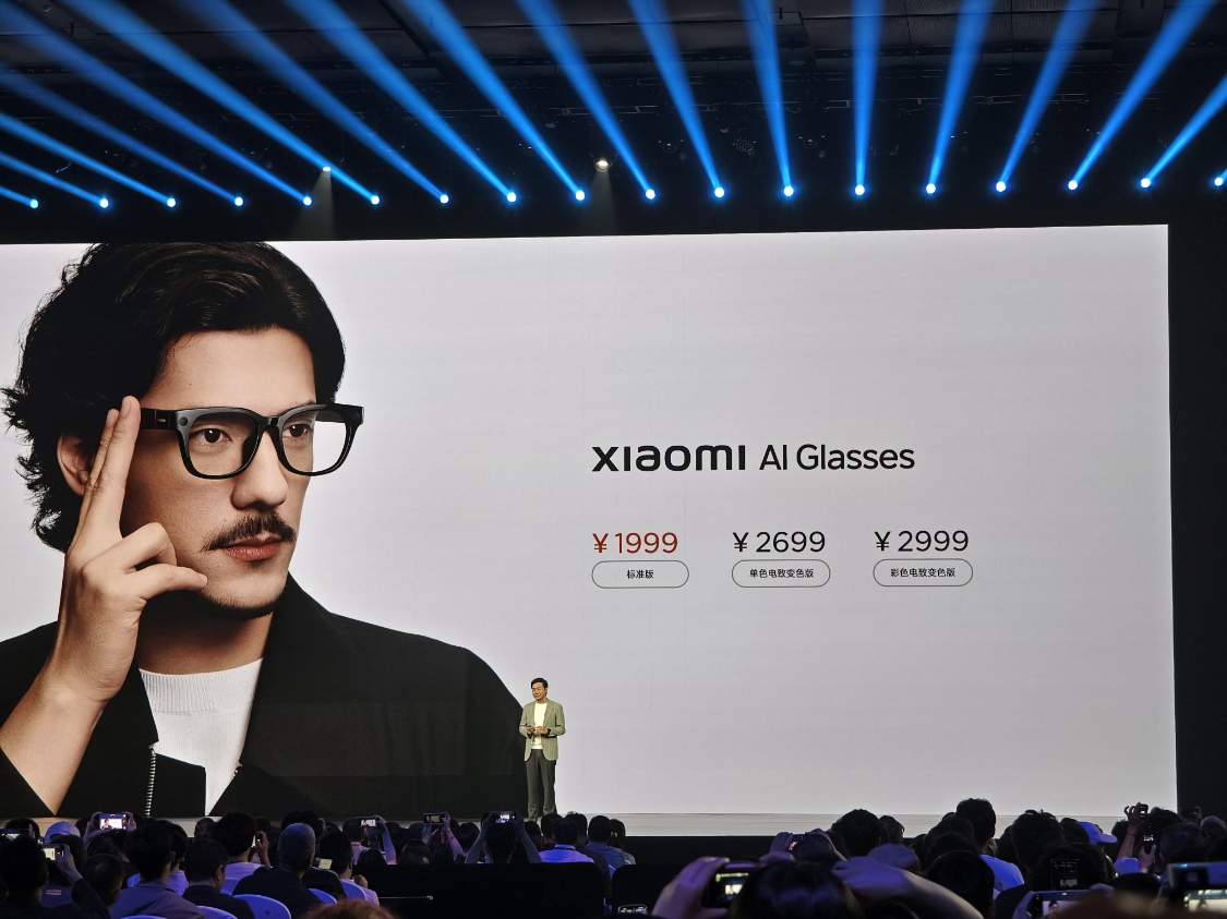 小米首款 AI 眼镜发布：第一人称相机、超级小爱、看一眼支付，1999 元起