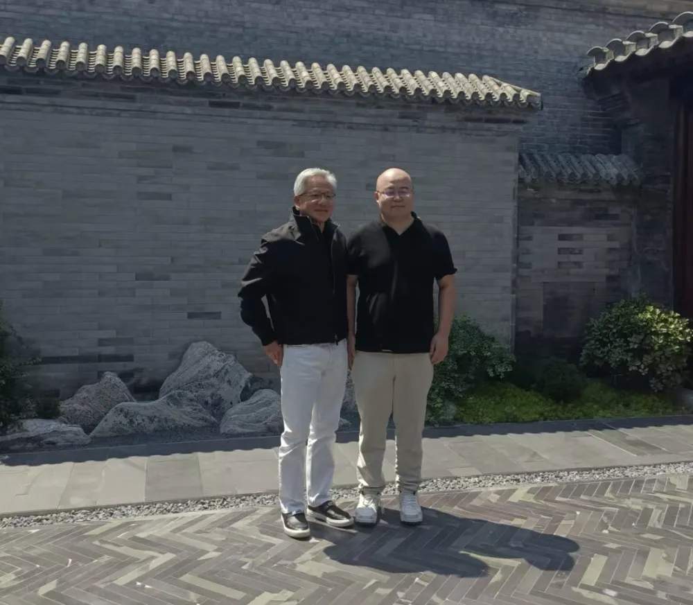 消息称黄仁勋与 MiniMax 创始人「密会」