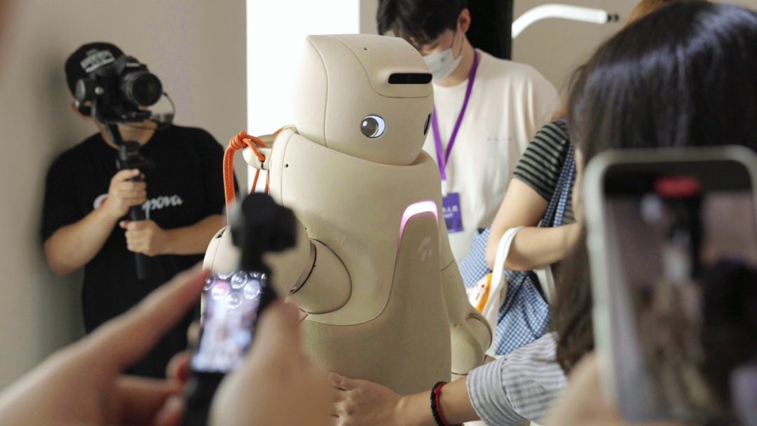 傅利叶发布人形机器人 GR-3，主打陪伴康养，定义”有爱的”交互新范式