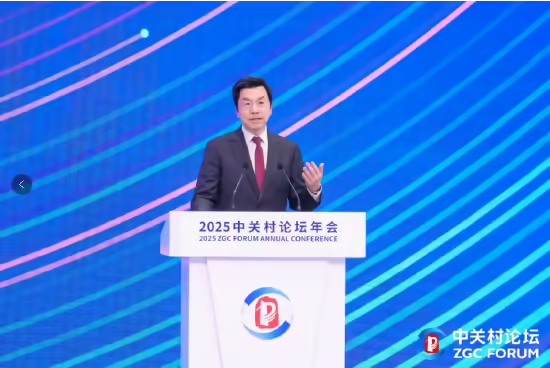 71a3ca3dj00stxpdy009sd000fa00a8p 李开复:零一万物正基于 DeepSeek,打造 AI 2.0 时代的 Windows